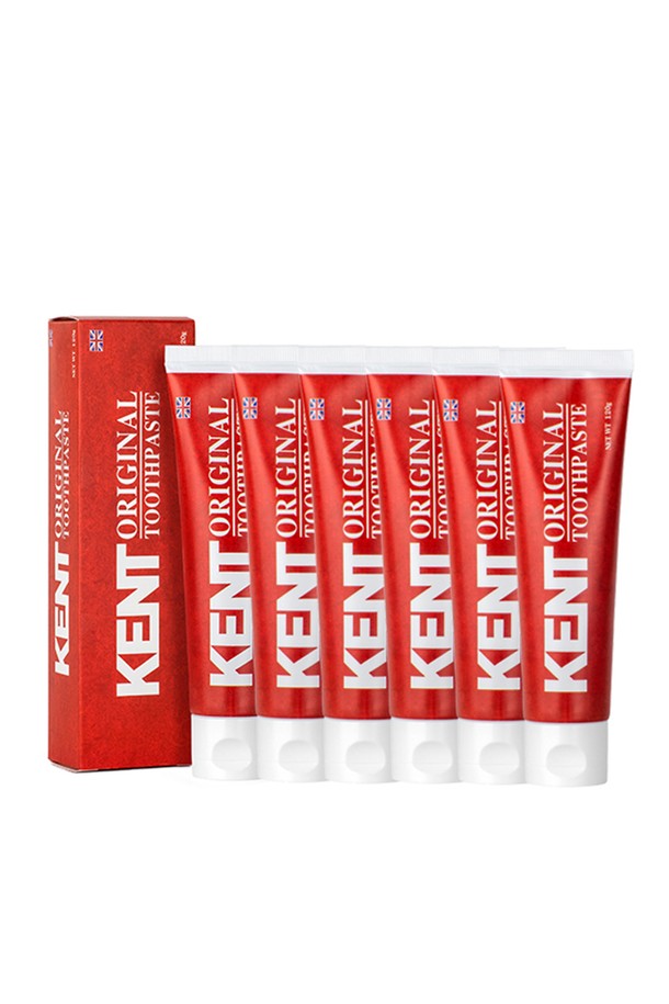 켄트 오리지널 치약_청량한 피톤치드향 120g 6개입입니다. 플라그 제거, 구취 예방, 충치 예방, 구강 위생, 미백 효과에 도움을 주는 치약입니다. 이산화규소, 모노플루오로인산나트륨, 글리세린, 녹차추출물, 자일리톨 등의 성분을 함유하고 있으며, 투명 그린 색상에 상쾌한 피톤치드 민트향을 느낄 수 있습니다. 파라벤과 트리클로산 무첨가로 안심하고 사용할 수 있으며, 비자극성 민트향과 ABL 튜브를 사용했습니다. 120g 용량의 치약 6개가 한 세트로 구성되어 있으며, 상온(1-30°C)에서 보관하십시오.
