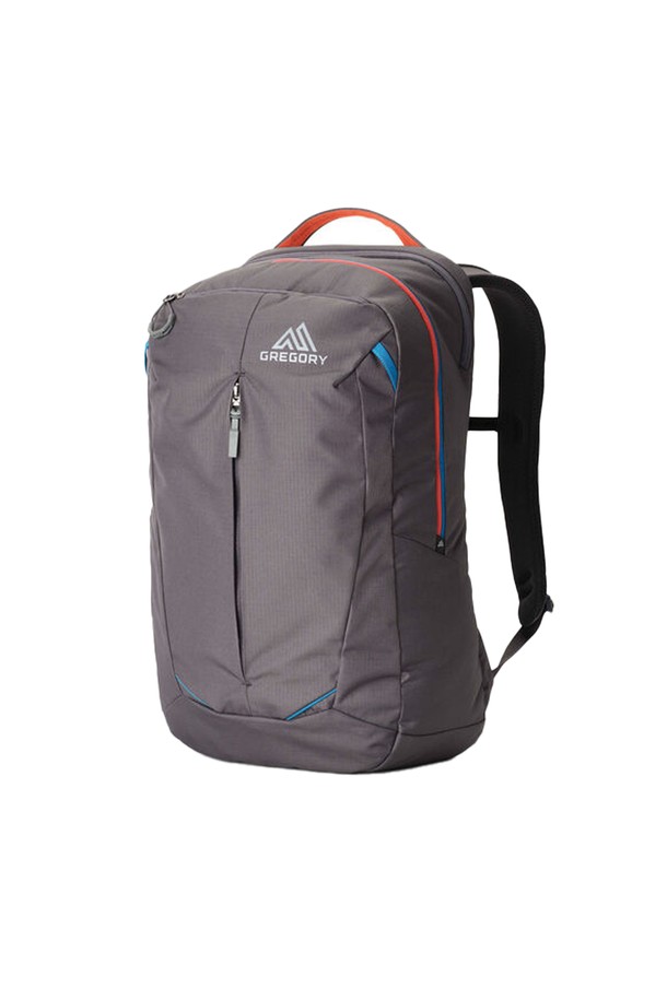 그레고리 레트나 25 백팩은 25L 용량의 미디엄 사이즈 백팩으로, Agate Grey 색상의 무지 디자인이 특징입니다. 폴리에스테르 소재로 제작되었으며, 노트북 및 태블릿 수납이 가능하며, 통기성을 고려한 디자인으로 제작되었습니다. 사각 형태의 가방으로, 고밀도 폼 백패널, 에어메쉬 패딩 숄더 하네스, 탈부착 가능한 가슴 스트랩, 상단 지퍼 포켓, 측면 물병 포켓 등 다양한 기능과 편의성을 제공하여 일상 및 하이킹, 출근룩에 적합합니다.
