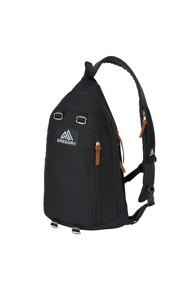 스핀슬링 V2 - 블랙 (08J29571)는 남성용 슬링백입니다. 여행, 산책, 비즈니스 캐주얼 스타일에 적합하며 미니멀, 시크, 캐주얼 스타일을 연출할 수 있습니다. 무지 패턴의 블랙 컬러로 어떤 옷차림에도 잘 어울립니다. 심플한 디자인으로 다양한 TPO에 활용 가능하며, 데일리 아이템으로 손색없습니다. 세련된 블랙 색상이 특징인 슬링백입니다.
