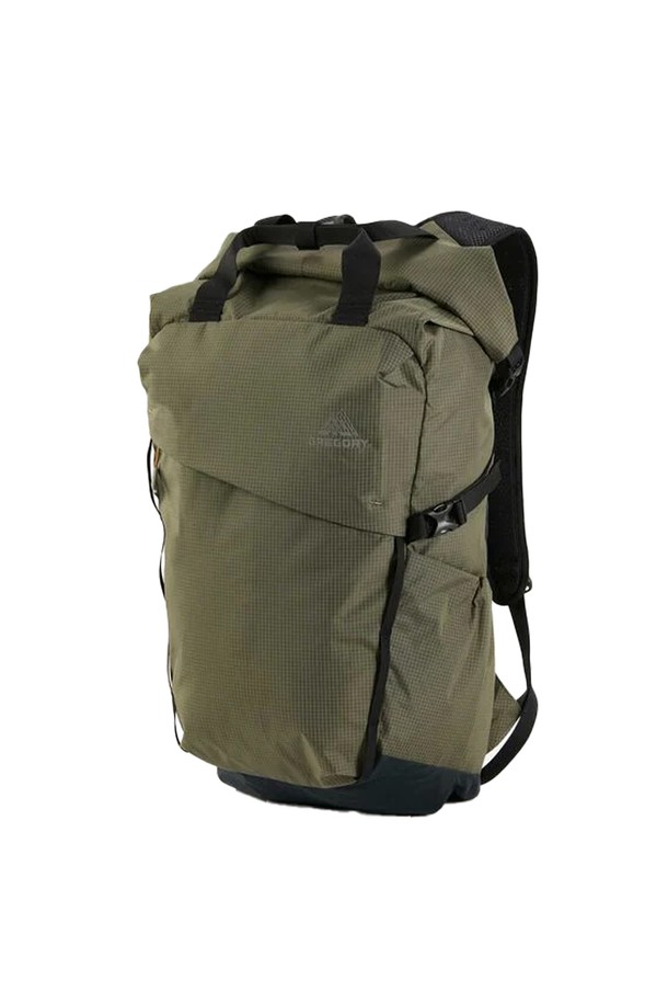 콘도르 24 V2 AL - 카키 백팩 (HQ494019)는 가볍고 실용적인 백팩을 찾는 남성들을 위한 제품입니다. 24L의 넉넉한 수납공간과 0.68kg의 가벼운 무게로, 여행, 출근, 캠핑 등 다양한 TPO에 활용할 수 있습니다. 립스탑 나일론 소재를 사용하여 내구성을 높였으며, 전면부 포켓, 사이드 포켓, 내부 서류 슬리브 등 실용적인 기능들을 갖추고 있습니다. 미니멀하고 캐주얼한 디자인으로 시티 보이 스타일을 연출하기에도 좋습니다. 롤탑 잠금 방식으로 내용물을 안전하게 보호합니다.
