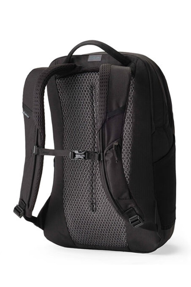 그레고리 룬 28 백팩 - 카본 블랙(40J29020)은 일상, 여행, 하이킹에 적합한 남성용 백팩입니다. 28L의 넉넉한 사이즈로, 노트북 수납이 가능하며, 등판 통기성과 체스트 스트랩, 패딩 핸들, 반사 소재를 갖춰 편안함과 안전성을 높였습니다. 경량 폴리에스테르 및 나일론 소재를 사용하여 내구성을 더했으며, 지퍼형 잠금 방식으로 내용물을 안전하게 보호합니다. 무지 디자인의 사각 형태에 미니멀, 캐주얼, 고프코어 스타일을 연출하기 좋으며, 재활용 소재를 사용하여 환경까지 생각했습니다.
