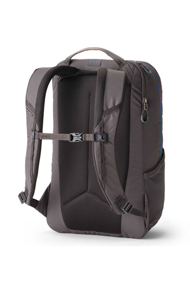 그레고리 레트나 28 백팩은 넉넉한 수납공간과 편안한 착용감을 제공하는 남성용 백팩입니다. 튼튼한 폴리에스테르 소재와 생활 방수 기능을 갖춰 일상 및 하이킹 활동에 적합하며, 에어메쉬 패딩 숄더 하네스, 탈부착 가능한 가슴 스트랩, 내부 메쉬 포켓 등 다양한 편의 기능을 제공합니다. 15인치 노트북 수납이 가능하며, 반사소재 디자인으로 안전성을 더했습니다.
