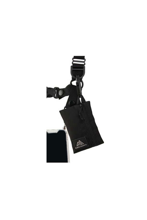 블랙 로고가 돋보이는 핸드폰 스트랩 (07JE8277)입니다. 여성 고객을 위한 미니 사이즈의 사각 가방으로, 나일론 소재로 제작되어 튼튼합니다. 25mm 조절 가능한 스트랩과 지퍼형 잠금 방식으로 편리하게 사용할 수 있으며, 동전 및 소품 수납이 가능한 지퍼 포켓이 있어 실용적입니다. 데이트룩, 쇼핑룩, 카페룩 등 다양한 TPO에 어울리는 클래식, 미니멀, 캐주얼 스타일을 연출할 수 있습니다. 액세서리 연결이 가능하며, 클래식 라인 디자인으로 세련된 느낌을 더합니다.
