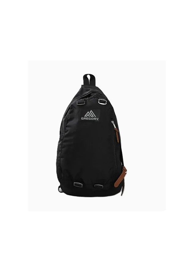 스핀슬링 V2 - 블랙 (08J29571)는 남성용 슬링백입니다. 여행, 산책, 비즈니스 캐주얼 스타일에 적합하며 미니멀, 시크, 캐주얼 스타일을 연출할 수 있습니다. 무지 패턴의 블랙 컬러로 어떤 옷차림에도 잘 어울립니다. 심플한 디자인으로 다양한 TPO에 활용 가능하며, 데일리 아이템으로 손색없습니다. 세련된 블랙 색상이 특징인 슬링백입니다.
