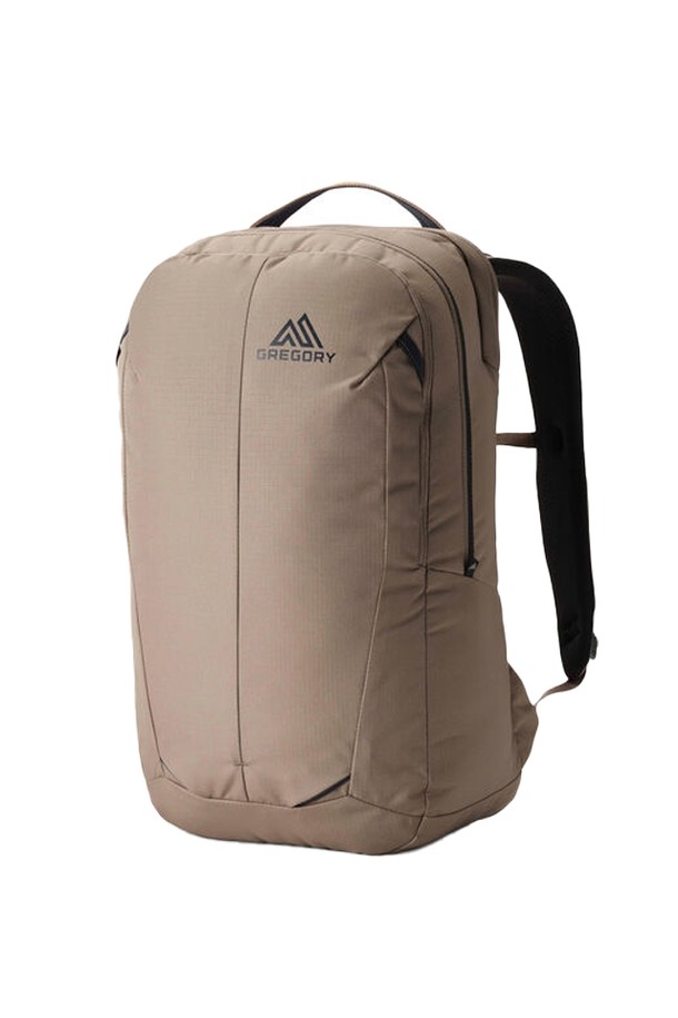 그레고리 레트나 28 백팩 - MIRAGE TAN(40J03019)은 남성용 백팩으로, 일상 및 아웃도어 활동에 적합한 디자인입니다. 듀얼레이어 핸들과 에어메쉬 패딩으로 편안함을 더하고, 노트북 및 태블릿 수납이 가능하며 생활 방수 기능과 경량 설계로 실용성을 높였습니다. 미니멀, 캐주얼, 고프코어 스타일을 아우르며, 하이덴시티 폼 백패널, 탈부착 체스트 스트랩, 내부 메쉬 포켓 등 다양한 기능으로 여행 시에도 훌륭한 선택이 될 것입니다.
