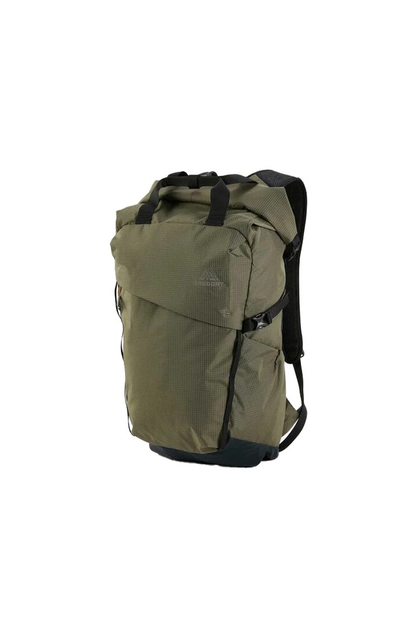 콘도르 24 V2 AL - 카키 백팩 (HQ494019)는 가볍고 실용적인 백팩을 찾는 남성들을 위한 제품입니다. 24L의 넉넉한 수납공간과 0.68kg의 가벼운 무게로, 여행, 출근, 캠핑 등 다양한 TPO에 활용할 수 있습니다. 립스탑 나일론 소재를 사용하여 내구성을 높였으며, 전면부 포켓, 사이드 포켓, 내부 서류 슬리브 등 실용적인 기능들을 갖추고 있습니다. 미니멀하고 캐주얼한 디자인으로 시티 보이 스타일을 연출하기에도 좋습니다. 롤탑 잠금 방식으로 내용물을 안전하게 보호합니다.
