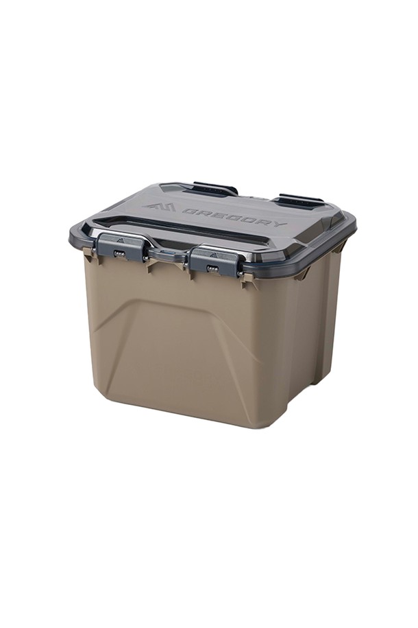 그레고리 알파카 캠프박스50 - 미라지 탄(MIRAGE TAN) 색상의 캠핑 수납 정리함입니다. PP(폴리프로필렌)와 폴리카보네이트 소재로 제작되었으며, 캠핑 및 수납, 정리에 최적화된 대형 사이즈입니다. IP65 방수/방진 등급을 갖춰 외부 환경으로부터 내용물을 안전하게 보호하며, 적재 가능한 디자인으로 공간 활용도를 높였습니다. 투명 폴리카보네이트 뚜껑과 측면 손잡이, 래치형 잠금 방식이 특징이며, 상단 배수 설계와 50% 재활용 소재를 사용하여 실용성과 친환경성을 모두 갖췄습니다.
