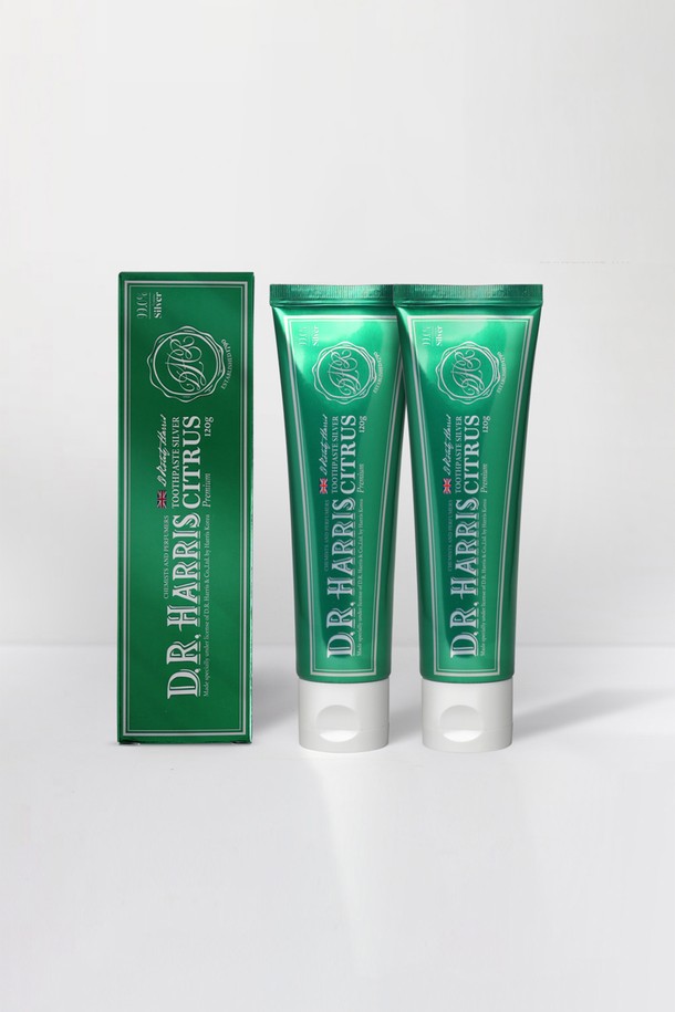 디알해리스 프로바이오틱스(Dr. Harris Probiotics) 잇몸케어 치약 120g 2개(시트러스향)는 잇몸 건강과 구강 면역력 강화에 도움을 주는 치약입니다. 99.9% 순수 실버와 프로바이오틱스, 비타민E, 판테놀, 녹차추출물 등 엄선된 성분 배합으로 구취 제거, 치아 미백, 충치 예방, 치주 질환 예방에 효과적입니다. USDA 유기농 인증을 받았으며, ABL 튜브와 안전성분 인증, 피부독성 ZERO 인증으로 안심하고 사용할 수 있습니다. 시트러스향으로 상쾌함을 더했으며, 적당량을 칫솔에 묻혀 사용 후 물로 충분히 헹궈 사용합니다. 실온(1-30°C)에서 밀폐 보관하고, 6세 이하 어린이의 손이 닿지 않는 곳에 보관하십시오.
