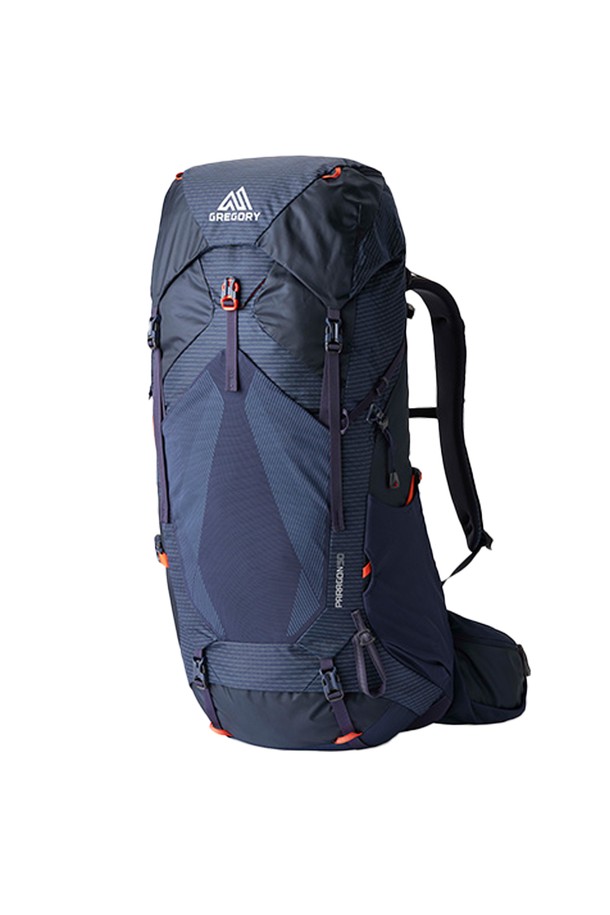 그레고리 파라곤50 MD/LG - 스파크 네이비(36J41057)는 하이킹, 백패킹, 캠핑 등 아웃도어 활동에 적합한 등산 배낭입니다. 넉넉한 50L 용량의 라지 사이즈로, 짐을 효율적으로 수납할 수 있으며, 네이비 컬러의 무지 디자인으로 어떤 스타일에도 잘 어울립니다. 통기 기능과 경량 소재인 나일론을 사용하여 쾌적하고 편안한 착용감을 제공합니다. 사이즈 조절이 가능하며, 지퍼형 잠금 방식으로 내용물을 안전하게 보호합니다. 고프코어, 캐주얼, 미니멀 스타일을 즐기는 분들에게 추천하는 등산용 백팩입니다.

