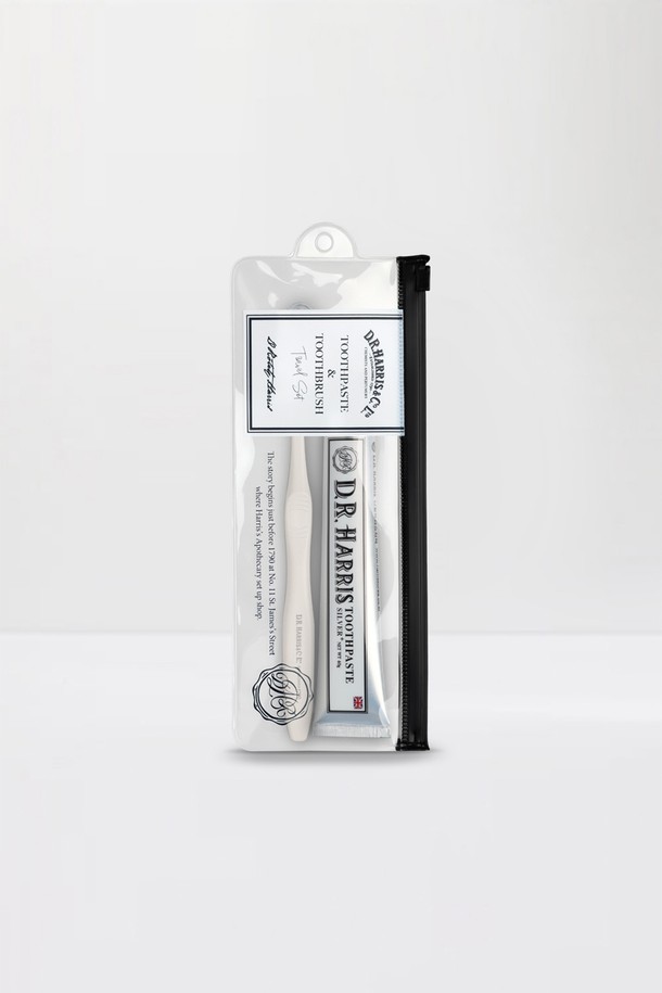 디알해리스 프리미엄 휴대용 치약&칫솔 세트는 여행 시 구강 위생을 책임지는 필수품입니다. 6세 이상 사용 가능하며, 은나노와 천연 오일을 함유한 치약과 0.01mm 이중 극세모, 5mm 슬림 헤드, 미끄럼 방지 그립의 칫솔이 위생적인 파우치와 위생캡과 함께 제공됩니다. 기내 반입이 가능하며, 친환경 소재(PBT, PLA)를 사용하여 휴대성과 위생, 환경까지 고려한 스마트한 여행용 치약/칫솔 세트입니다.
