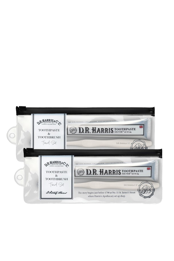 디알해리스 프리미엄 휴대용 치약&칫솔 2세트는 항균, 충치 예방, 잇몸 질환 예방, 구취 제거, 치태 제거에 효과적인 구강 위생 용품입니다. 은이온을 함유한 프리미엄 칫솔과 치약, 위생적인 위생캡, 고급 파우치로 구성되어 여행이나 기내 반입에 용이합니다. 안전성분, 피부독성 제로, 실버, 유기농 인증을 받아 안심하고 사용할 수 있습니다. 인체공학적 설계로 제작되어 사용이 편리하며, 칫솔에 적당량의 치약을 묻혀 사용하고 사용 후에는 입안을 충분히 헹구세요. 1-30도 사이의 밀폐된 공간에 보관하십시오.

