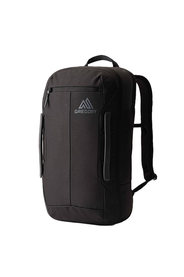 블랙 색상의 보더 백팩 30 (41J49020)은 30L 라지 사이즈로, 여행과 일상 모두에 적합한 남성용 백팩입니다. 튼튼한 폴리에스테르 소재에 생활 방수 기능을 더하고, 노트북 수납, 분리형 수납공간, 메쉬 물병 포켓, 에어쿠션 등판, AirTag 홀더 등 다양한 기능을 갖춰 실용성을 높였습니다. 미니멀, 캐주얼, 시티보이 스타일의 여행룩에 잘 어울리는 사각 백팩으로, 가슴 스트랩과 손잡이, 사이즈 조절 기능으로 편안한 착용감을 제공합니다.
