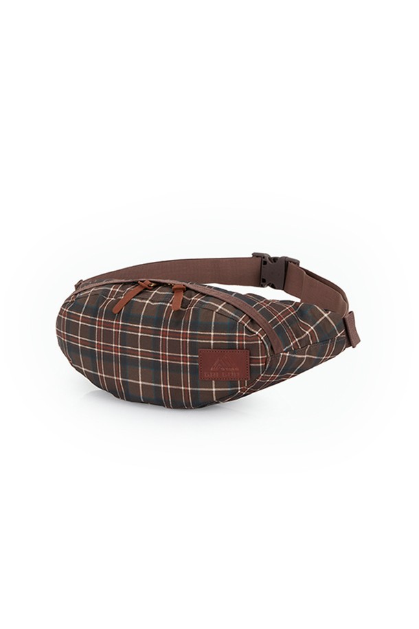 테일러너 V2 - 우드랜드 플래드 3L 힙색 (08JT2573)은 여성 고객을 위한 미디엄 사이즈 힙색입니다. 가볍고 슬림한 실루엣에 체크 패턴과 벨트 디자인 장식이 돋보이며, 일상 및 아웃도어 활동에 적합합니다. 100% 나일론 소재로 제작되어 튼튼하며, 내부 수납공간과 외부 및 내부 포켓으로 실용성을 높였습니다. 38mm 허리 벨트로 사이즈 조절이 가능하며, 지퍼형 잠금 방식으로 물건을 안전하게 보관할 수 있어 여행룩, 캐주얼, 미니멀, 클래식 스타일을 선호하는 분들께 추천합니다.
