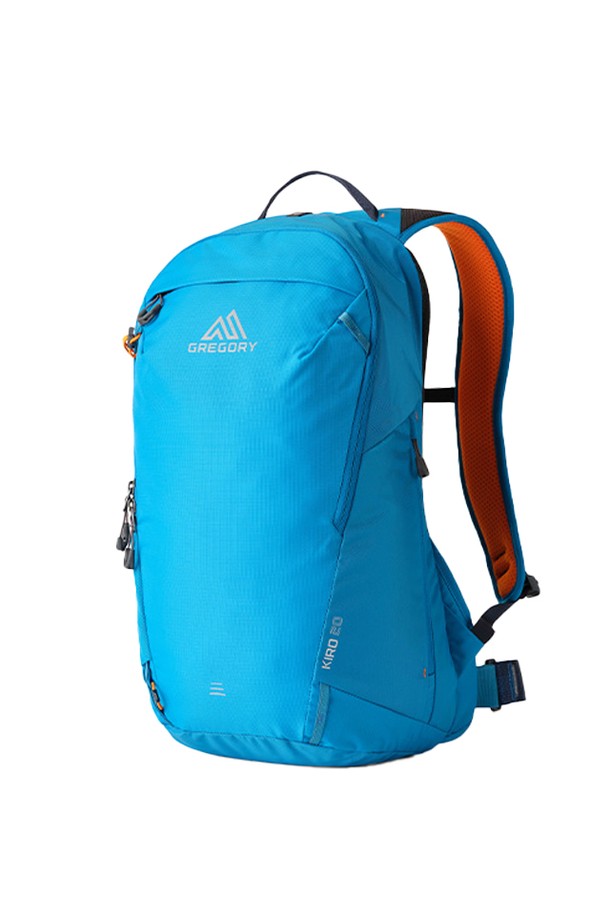 그레고리 키로20 - 레전 블루 (LEGION BLUE) 등산배낭 (54J01004)은 가볍고 실용적인 당일 산행용 배낭입니다. 미디엄 사이즈의 나일론 소재로 제작되어 튼튼하며, 깔끔한 무지 디자인에 사이즈 조절 기능이 더해져 사용자의 편의성을 높였습니다. 등산, 하이킹, 일상에서도 활용 가능한 다용도 배낭으로, 고프코어, 캐주얼, 미니멀 스타일의 등산룩, 캠핑룩, 여행룩에 잘 어울립니다. 지퍼형 잠금 방식으로 내용물을 안전하게 보관할 수 있습니다.
