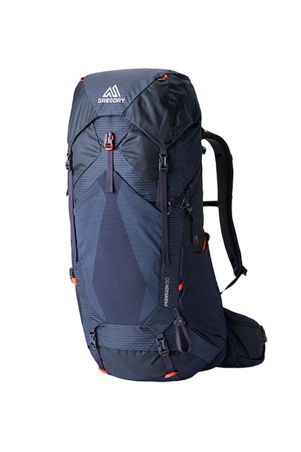 그레고리 파라곤50 MD/LG - 스파크 네이비(36J41057)는 하이킹, 백패킹, 캠핑 등 아웃도어 활동에 적합한 등산 배낭입니다. 넉넉한 50L 용량의 라지 사이즈로, 짐을 효율적으로 수납할 수 있으며, 네이비 컬러의 무지 디자인으로 어떤 스타일에도 잘 어울립니다. 통기 기능과 경량 소재인 나일론을 사용하여 쾌적하고 편안한 착용감을 제공합니다. 사이즈 조절이 가능하며, 지퍼형 잠금 방식으로 내용물을 안전하게 보호합니다. 고프코어, 캐주얼, 미니멀 스타일을 즐기는 분들에게 추천하는 등산용 백팩입니다.
