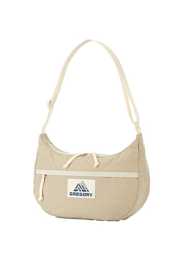 그레고리 사첼 S V2 숄더백 - 샌드 베이지는 일상, 여행룩에 어울리는 여성용 숄더백입니다. 나일론 소재에 가죽 지퍼 손잡이로 포인트를 주었으며, 6.5L의 수납공간과 220g의 가벼운 무게를 자랑합니다. 내부 메쉬 포켓, 전면 지퍼 포켓, 백 슬립 포켓 등 총 5개의 포켓과 YKK 지퍼, 조절 가능한 숄더 스트랩으로 실용성을 더했습니다. 사각 모양의 샌드 베이지 컬러 무지 숄더백으로, 미니멀, 캐주얼, 클래식 스타일을 즐기는 분들께 추천합니다. 항균 기능을 갖춘 자전거 핸들캡을 함께 증정합니다.
