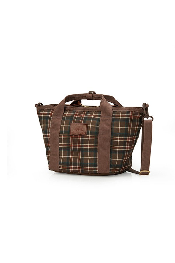 보트 토트S - WOODLAND PLAID (08JT2423) 7L 토트백은 브라운과 그린 컬러의 우드랜드 체크 패턴이 돋보이는 여성 토트백입니다. 가볍고 튼튼한 나일론 소재로 제작되었으며, 스몰 사이즈로 일상생활에서 활용하기 좋습니다. 가죽 지퍼풀 장식과 7L의 넉넉한 수납공간, 어깨끈 조절 기능, 토트백/숄더백 겸용 디자인으로 실용성을 더했습니다. 내부 메쉬 포켓과 백 오픈 포켓, 패딩 바닥으로 소지품을 안전하게 보호하며, 지퍼형 잠금 방식으로 내용물을 안전하게 보관할 수 있습니다. 클래식, 캐주얼, 미니멀 스타일을 즐기는 여성에게 추천하는 데일리 토트백입니다.
