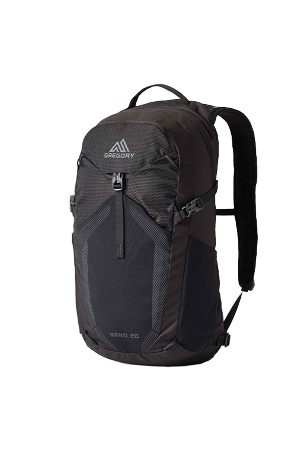 **나노20 - OPTIC BLACK 등산배낭(43J69030)**은 가볍고 방수 기능이 뛰어난 미디엄 사이즈의 블랙 색상 등산배낭입니다. 나일론 소재의 무지 디자인으로, 백팩 형태로 제작되어 등산 시 편리하게 사용할 수 있습니다. 지퍼형 잠금 방식으로 내용물을 안전하게 보호하며, 하이킹, 등산, 백패킹 등 다양한 야외 활동에 적합합니다. 고프코어, 캐주얼, 미니멀 스타일의 등산룩, 캠핑룩, 여행룩에 매치하여 스타일리시한 연출이 가능합니다. 나노20 시리즈로, 기능성과 디자인을 모두 갖춘 실용적인 아이템입니다.
