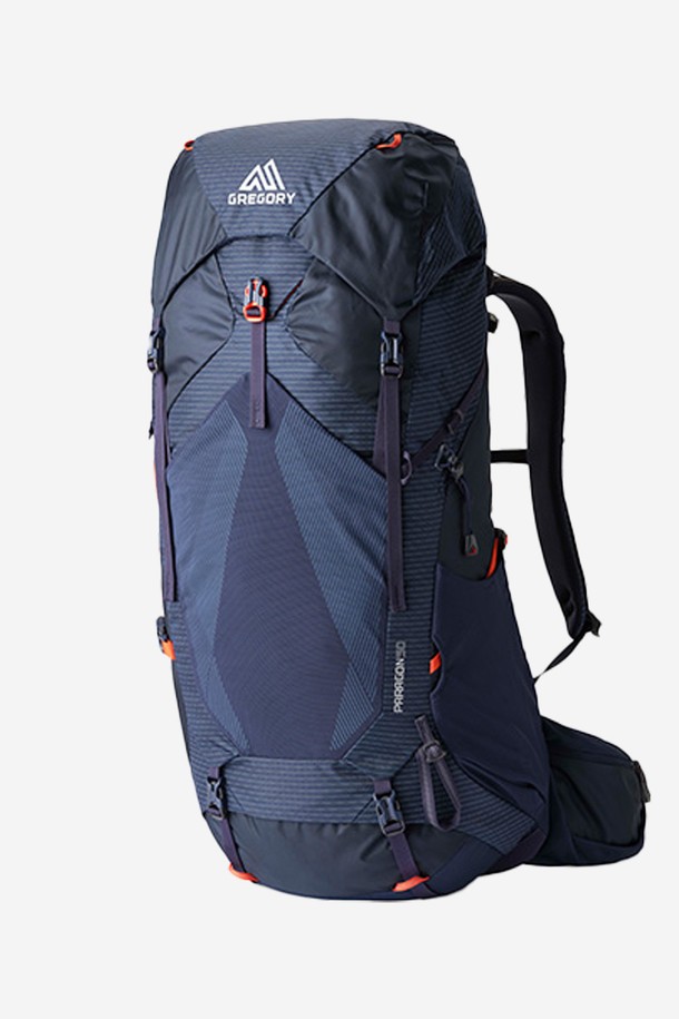 그레고리 파라곤50 MD/LG - 스파크 네이비(36J41057)는 하이킹, 백패킹, 캠핑 등 아웃도어 활동에 적합한 등산 배낭입니다. 넉넉한 50L 용량의 라지 사이즈로, 짐을 효율적으로 수납할 수 있으며, 네이비 컬러의 무지 디자인으로 어떤 스타일에도 잘 어울립니다. 통기 기능과 경량 소재인 나일론을 사용하여 쾌적하고 편안한 착용감을 제공합니다. 사이즈 조절이 가능하며, 지퍼형 잠금 방식으로 내용물을 안전하게 보호합니다. 고프코어, 캐주얼, 미니멀 스타일을 즐기는 분들에게 추천하는 등산용 백팩입니다.
