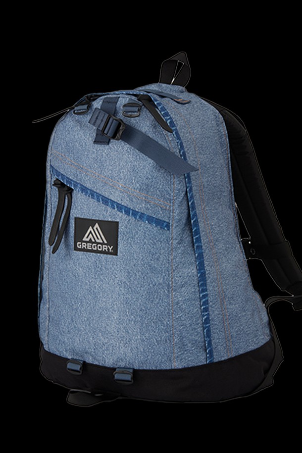 데이팩 - BLUE DENIM (09JT5024)는 남성용 미디엄 사이즈 데이팩으로, 블루 데님 컬러와 무지 패턴이 특징입니다. 나일론 소재로 제작되었으며, 가죽 지퍼풀, EVA 폼 숄더 하네스 등의 디자인 디테일이 돋보입니다. 노트북 수납, 트레킹폴 부착, 조절 가능한 가슴 스트랩, 하중분산 벨트 등의 기능과 45년 이상 유지된 시그니처 물방울 형태 디자인, YKK #10 지퍼, 보강된 바닥 패널, 메쉬 지퍼 포켓 등의 특징을 갖춰 아웃도어, 일상, 백패킹, 여행룩, 캐주얼, 고프코어, 미니멀 스타일 모두에 적합합니다.
