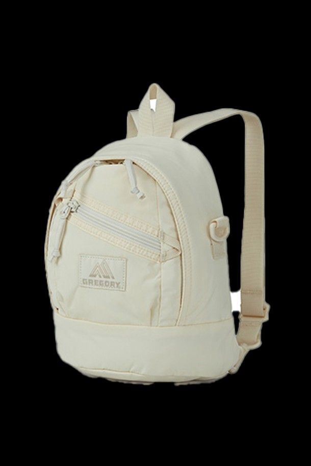 레이디버드 투웨이 미니 백팩 - OFF WHITE 4L (GY835002)는 여성스러운 디자인의 오프화이트 컬러 백팩입니다. 4L 사이즈의 미니멀한 사각 디자인으로, 나일론 소재를 사용하여 가볍고 튼튼합니다. 데이트룩, 카페룩, 쇼핑룩에 어울리며, 투웨이 스타일과 지퍼형 잠금 방식, 내부 수납공간, 히든 포켓, 작은 파우치 포함 기능으로 실용성을 더했습니다.
