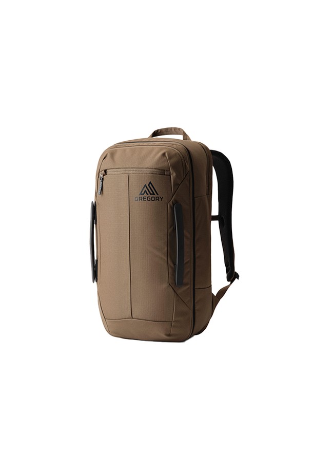 보더 백팩 30 - 메사 브라운 (41J23020) 30L는 여행과 일상 모두에 적합한 남성용 백팩입니다. 30L 라지 사이즈로, 폴리에스테르 소재의 무지 패턴에 메쉬 디자인이 특징입니다. 노트북 수납, 통기성, 사이즈 조절, 생활 방수 기능을 갖춰 실용성을 높였습니다. 분리형 수납공간, 메쉬 물병 포켓, 상단 수납 포켓, 노트북 슬리브, 에어서스펜션 메쉬 등판, 패딩 어깨끈, 체스트 스트랩, 접이식 허리벨트, 에어태그 홀더, 지퍼형 잠금방식 등 다양한 가방 특징을 제공합니다. 캐주얼, 미니멀, 고프코어 스타일의 여행룩과 출근룩 연출에 활용하기 좋습니다.
