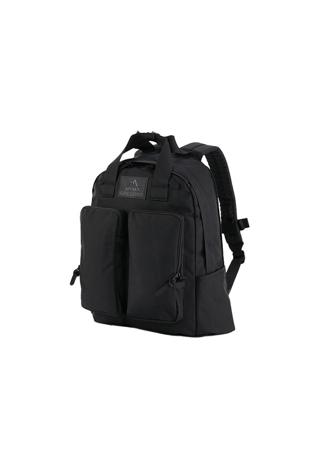 트윈 포켓 백팩 BLACK BALLISTIC (09J09379) 18L는 미니멀하고 캐주얼한 스타일을 추구하는 여성들을 위한 18L 용량의 백팩입니다. 튼튼한 나일론 소재와 가죽 풀탭 디자인으로 제작되었으며, 사각형 모양에 블랙 컬러로 시크함을 더했습니다. 노트북 수납, 생활 방수 기능을 갖추고 있으며, 사이즈 조절과 손잡이, EVA 어깨 하네스, 탈부착 가능한 가슴 스트랩을 제공하여 편안한 착용감을 선사합니다. 전면 지퍼 포켓 2개, 내부 슬리브 포켓, 측면 물병 포켓을 포함한 총 5개의 포켓으로 수납력을 높였으며, 일상과 여행 모두에 적합한 활용도를 자랑합니다.
