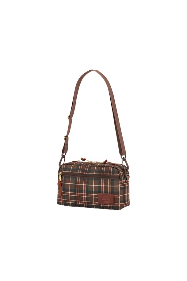 우드랜드 플래이드 패턴의 패디드 숄더 파우치 M (08JT2112) 2.5L는 여성용 크로스백입니다. 브라운과 체크 배색의 나일론 소재, 미디엄 사이즈의 사각형 가방으로, 패딩 디자인이 특징입니다. 사이즈 조절, 탈부착 가능한 숄더 스트랩, 벨트고리, 지퍼 포켓, 내부 슬리브, 외부/내부 포켓 2개, 그리고 2.5L의 넉넉한 용량으로 일상과 아웃도어 활동에 적합합니다. 전자기기 수납이 가능하며, 여행룩과 산책룩에 캐주얼, 미니멀, 클래식 스타일을 더해줍니다.
