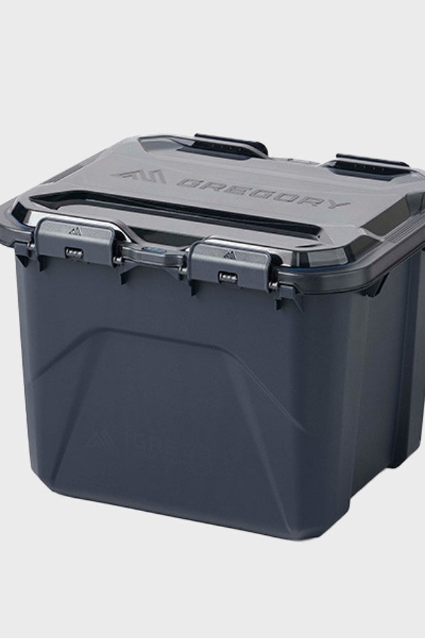 그레고리 알파카 캠프박스50 - 슬레이트 블루(SLATE BLUE)는 캠핑 수납 및 정리에 특화된 라지 사이즈의 사각 수납함입니다. 내구성이 뛰어나고 방수 기능을 갖춘 나일론 소재로 제작되어 험한 캠핑 환경에서도 내용물을 안전하게 보호합니다. 클립형 잠금 방식으로 내용물을 안전하게 보관하며, 무지 디자인에 슬레이트 블루(SLATE BLUE) 컬러로 깔끔함을 더했습니다. 넉넉한 수납 공간을 제공하여 캠핑 장비를 효율적으로 정리할 수 있으며, 견고한 구조로 오랫동안 사용할 수 있습니다. 캠핑 활동의 편의성을 높여주는 실용적인 수납 솔루션입니다.
