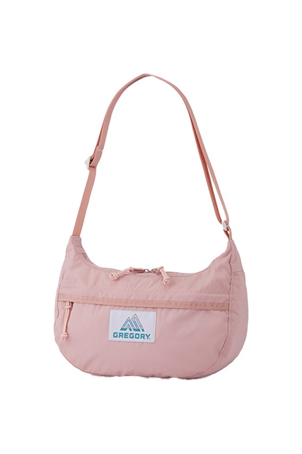 그레고리 사첼 S V2 숄더백은 벚꽃을 연상시키는 SAKURA(사쿠라) 컬러의 여성 숄더백입니다. 나일론 소재로 제작되어 가볍고 튼튼하며, 여행룩이나 미니멀, 캐주얼 스타일에 잘 어울립니다. 가방 내부에는 메쉬 포켓이, 외부에는 슬립 포켓과 지퍼 포켓이 있어 수납력을 높였으며, 가죽 지퍼 손잡이로 고급스러움을 더했습니다. 6.5L의 넉넉한 용량으로 일상 및 여행 시 유용하게 사용할 수 있으며, 항균 기능을 갖춘 자전거 핸들캡을 함께 증정합니다. 조절 가능한 숄더 스트랩과 4개의 포켓, YKK 지퍼 사용, 보강된 바닥 라이닝으로 실용성을 더했습니다.
