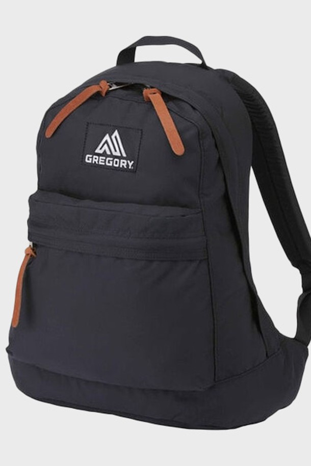 그레고리 이지데이 백팩 - BLACK은 일상 및 자전거 활동에 적합한 여성용 백팩입니다. 미니멀하고 캐주얼한 스타일의 이 백팩은 블랙 컬러의 무지 디자인에 나일론 소재로 제작되어 튼튼합니다. 사각형 모양의 미디엄 사이즈로, 지퍼형 잠금 방식과 항균 기능을 갖추어 실용성을 더했습니다. 구매 시 자전거 핸들캡을 증정합니다.
