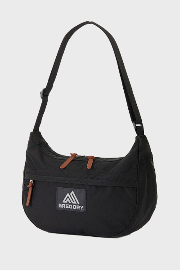 그레고리 사첼 S V2 숄더백 - BLACK (블랙)은 미니멀, 캐주얼, 클래식 스타일을 선호하는 여성들을 위한 가방입니다. 6.5L의 넉넉한 수납공간과 220g의 가벼운 무게로 일상 및 여행 시 편리하게 사용할 수 있습니다. YKK 지퍼 메인 수납공간, 앞면 및 내부 메쉬 지퍼 포켓, 뒷면 슬립 버튼 포켓 등 실용적인 수납 구성이 돋보입니다. 조절 가능한 숄더 스트랩과 보강된 바닥 라이닝으로 편안함과 내구성을 높였으며, 가죽 지퍼풀 디테일이 고급스러움을 더합니다. 항균 기능이 적용되어 위생적인 사용이 가능하며, 자전거 항균 핸들캡이 함께 제공됩니다.
