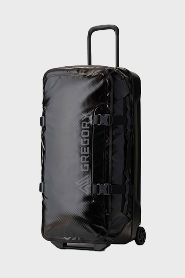 알파카 휠 더플 100 - OBSIDIAN BLACK (DL509016)은 여행과 출장 스타일에 최적화된 라지 사이즈의 블랙 컬러 더플백입니다. 100L 용량으로 넉넉한 수납 공간을 제공하며, 폴리에스테르와 폴리카보네이트 소재를 사용하여 내구성을 높였습니다. 하이브리드 디자인과 85mm 몰드 휠, 알루미늄 트롤리 핸들을 적용하여 이동성을 강화했으며, 방수 기능을 갖춰 쾌적하게 사용할 수 있습니다. TPU 코팅 900데니어 원단, 내부 압축 스트랩, 메쉬 패널 포켓, YKK 지퍼, 확장형 상단 포켓 등의 디테일로 실용성을 더했습니다. 미니멀, 클래식, 캐주얼 스타일을 선호하는 분들께 추천합니다.
