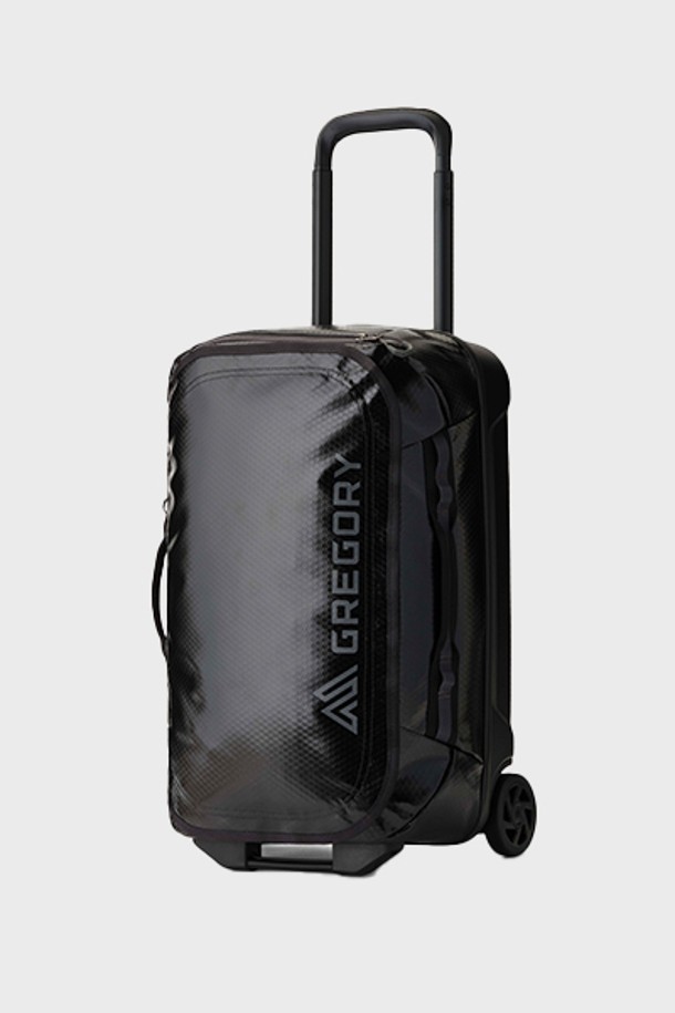 알파카 휠 더플 40 - 옵시디언 블랙 (DL509017)은 여행과 등산, 스키에 적합한 라지 사이즈(40L)의 가방입니다. TPU 코팅 900데니어 폴리에스테르와 폴리카보네이트 소재를 사용하여 방수 기능과 내구성을 갖췄으며, 가방은 사각형 모양으로 제작되었습니다. 미니멀하고 클래식한 스타일로, 알루미늄 트롤리 핸들과 범퍼 디자인이 돋보입니다. 85mm 휠, 내부 압축 스트랩, 내부 메쉬 포켓, 상단 퀵 액세스 포켓 등 실용적인 기능들을 제공합니다. 블랙 색상의 무지 패턴으로 여행룩과 등산룩 어디에나 잘 어울립니다.
