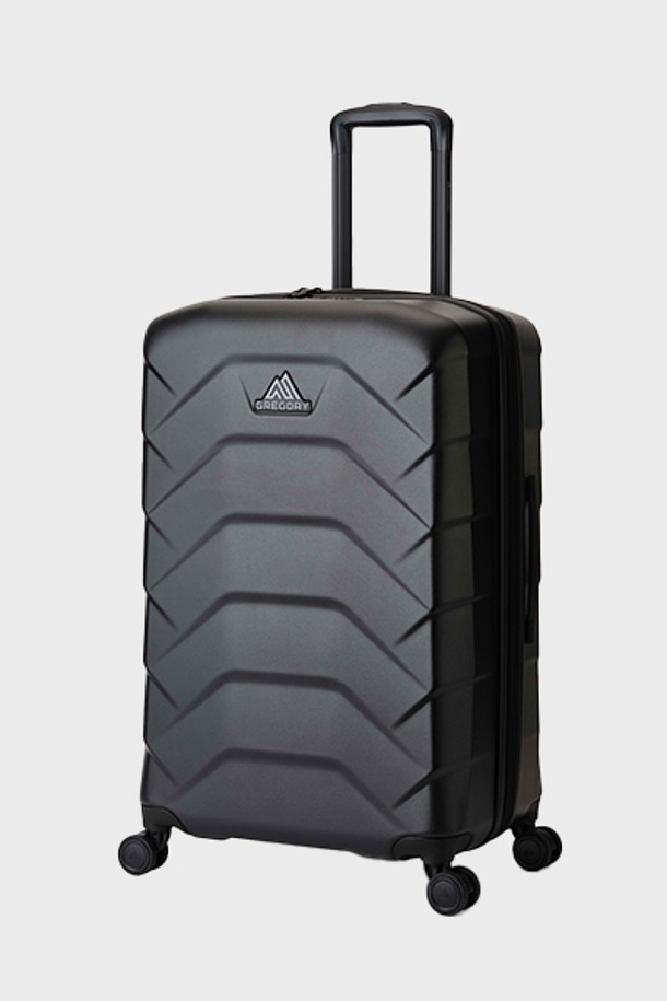 캐시 라지 스피너 캐리어 - BLACK LICHEN (DL599019)는 88L 수화물용 라지 사이즈 여행용 캐리어입니다. 폴리카보네이트 소재의 블랙 무지 디자인으로, 미니멀, 클래식, 캐주얼 스타일에 적합합니다. 방수 기능과 TSA 잠금장치를 갖춰 안전하게 소지품을 보호하며, 1.5인치 확장 패널로 수납 공간을 늘릴 수 있습니다. 더블 스피너 휠, 푸시버튼 조절 핸들, 내부 메쉬 포켓, 압축 스트랩, 상단 및 측면 손잡이 등 여행의 편의성을 높이는 다양한 기능을 제공합니다. 여행, 휴가, 해외 출장에 적합한 수화물용 캐리어입니다.
