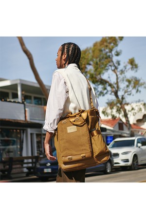 쿼리 프리미엄 헬멧백 - BRASS(UE516002)