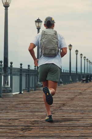 레이븐12 러닝백팩 12L - SHADOW GREY (GO588003)