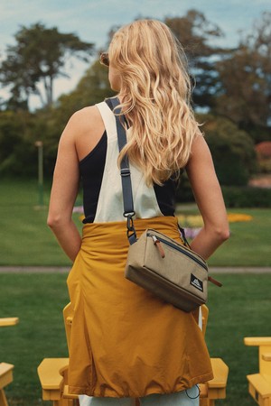 패디드 숄더 파우치 M - SAND STORM (08JT7112)