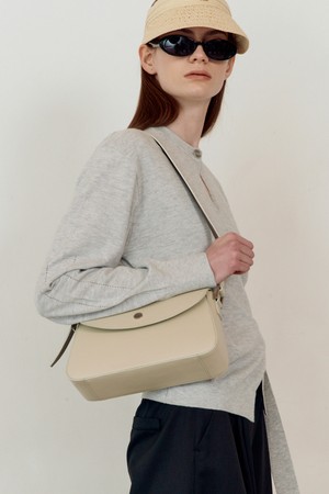 [22SS] OBLONG LEATHER BAG - CREAM