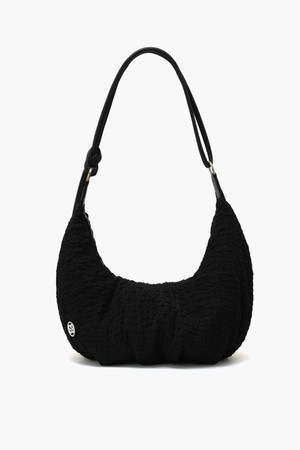 [22SC] WRINKLE COTTON SLING BAG - BLACK