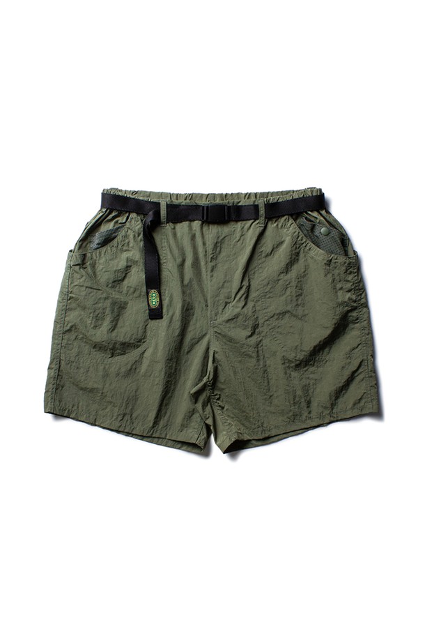 DOMINGO RIVER SHORTS [FOREST GREEN]는 아웃도어 활동과 일상에서 모두 활용 가능한 남녀 공용 숏팬츠입니다. 립스탑 나일론 소재를 사용하여 내구성을 높였으며, 7포켓 구조와 버클 벨트, 벨트 루프 디테일로 실용성을 더했습니다. 가먼트 워싱 및 방축 가공 처리로 편안한 착용감을 제공하며, 레귤러핏의 포레스트 그린 컬러가 빈티지, 캐주얼, 스포티한 스타일을 연출합니다.
