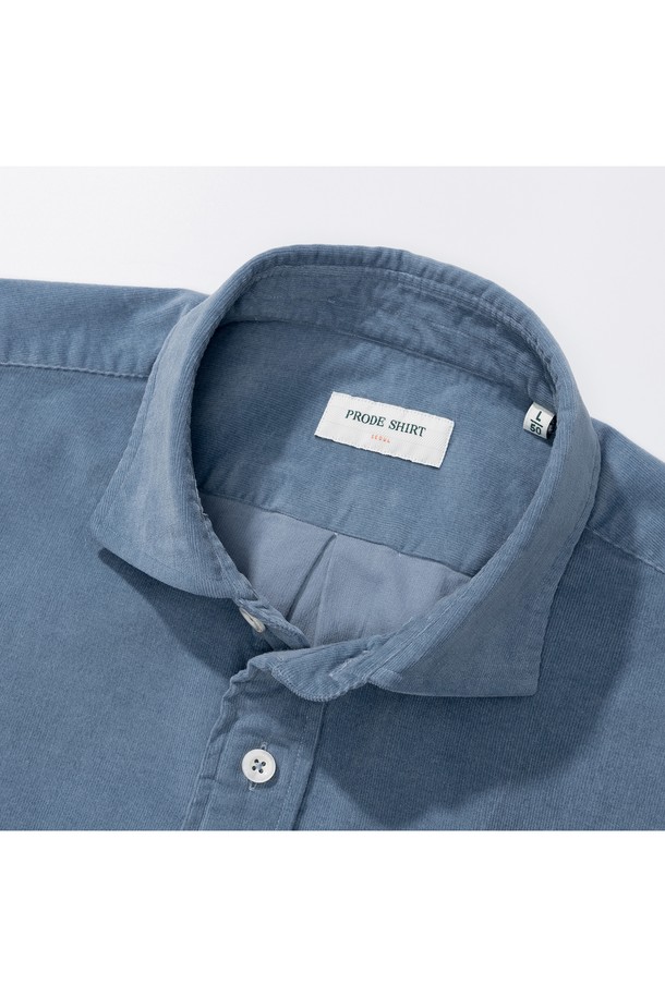 [PRODE SHIRT][레귤러] 피렌체 와이드 코듀로이 셔츠 (블루)는 클래식과 베이직 스타일을 추구하는 당신을 위한 셔츠입니다. 일상과 비즈니스 캐주얼, 출근룩, 오피스룩에 모두 잘 어울리는 이 셔츠는 레귤러핏으로 편안하게 착용 가능합니다. 부드러운 코듀로이 소재와 와이드 칼라 디자인이 특징이며, 긴소매와 라운드 커프스, 2개 플리츠, 앞면 플라켓, 라운드 포켓, 박스 플리츠, 행 루프, 거셋, 사이드 버튼 특수가공 등의 섬세한 디테일이 돋보입니다. 어디든 매치하기 쉬운 미니멀하고 캐주얼한 스타일의 셔츠로, 당신의 옷장에 세련됨을 더해보세요.
