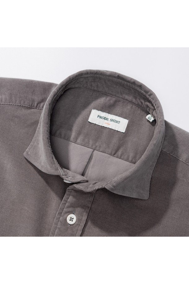 [PRODE SHIRT][레귤러] 피렌체 와이드 코듀로이 셔츠 (그레이)는 클래식과 베이직 스타일을 추구하는 남성 고객을 위한 셔츠입니다. 부드러운 촉감의 코듀로이 소재와 레귤러핏, 컴포트핏, 릴렉스핏으로 편안한 착용감을 선사합니다. 와이드 칼라와 긴소매 디자인, 빈티지 스타일 버튼, 라운드 커프스, 앞면 플라켓, 라운드 포켓, 박스 플리츠, 행 루프, 거셋 등의 디테일이 돋보입니다. 사계절, 비즈니스 캐주얼, 출근룩, 회의룩에 적합하며 구터만 원사를 사용하여 꼼꼼하게 제작되었습니다.
