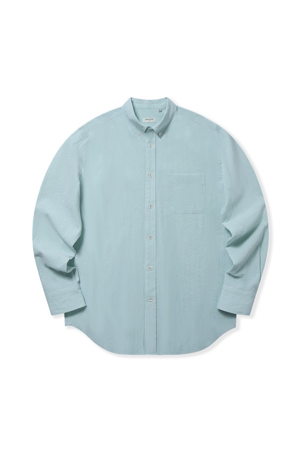 E-460 카프리 옥스포드 셔츠는 그린 스트라이프 패턴이 돋보이는 남성용 셔츠입니다. 얇은 두께의 옥스포드 소재로 제작되어 봄, 여름철 시원한 착용감을 선사하며, 비즈니스 및 캐주얼 스타일 모두에 잘 어울립니다. 버튼다운 칼라, 라운드 커프스, 릴렉스 핏으로 클래식하면서도 편안한 착용감을 제공하며, 구터만 원사, 라운드 포켓, 행 루프 등의 디테일이 돋보입니다.
