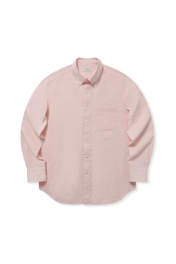 E-460 카프리 옥스포드 셔츠는 핑크 스트라이프 패턴의 남성용 셔츠로, 여름철 비즈니스 및 캐주얼 스타일에 모두 적합합니다. 부드러운 옥스포드 소재와 얇은 두께감으로 시원하고 편안한 착용감을 선사하며, 버튼다운 칼라, 라운드 커프스, 앞면 플라켓, 라운드 포켓 등의 디테일이 돋보입니다. 레귤러핏과 릴랙스핏 두 가지로 출시되어 취향에 따라 선택 가능하며, 구터만 실을 사용하여 제작하여 내구성을 높였습니다.
