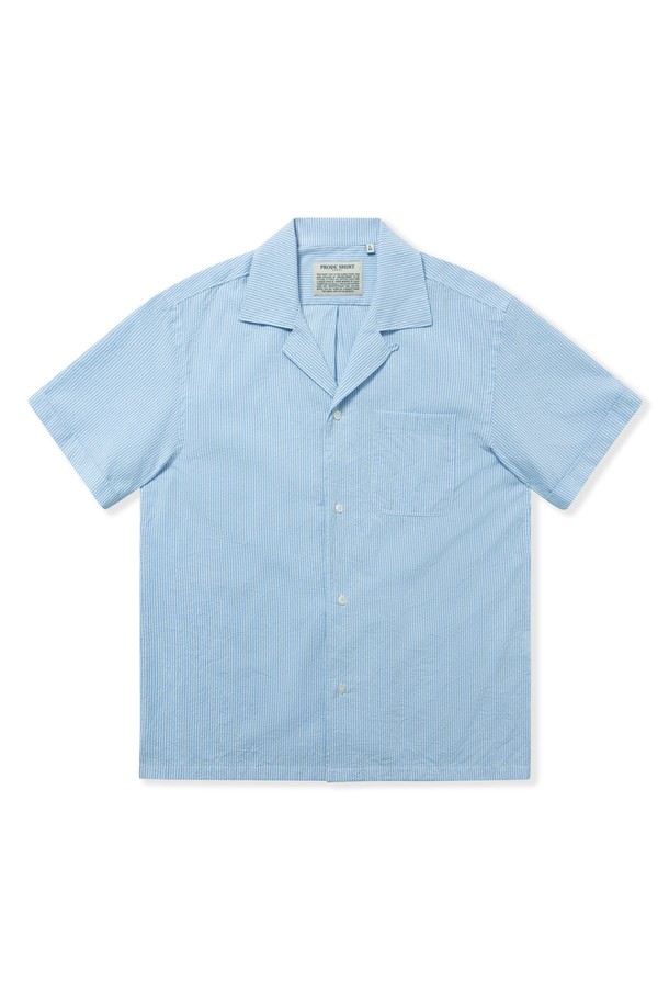 [컴포트] 쿠반 오픈카라 카프리 캠프 셔츠는 시어서커 소재의 얇고 가벼운 반소매 셔츠로, 여름철 리조트룩 또는 캐주얼 스타일 연출에 적합합니다. 세미오버핏과 컴포트핏으로 편안한 착용감을 제공하며, 오픈카라 디자인과 스트라이프 패턴이 시원한 느낌을 더합니다. 턴업 반소매, 라운드 플래킷, 박스 플리츠, 행 루프, 사이드 슬릿, 샹크 버튼, 구터만 원사 등 섬세한 디테일이 돋보입니다.
