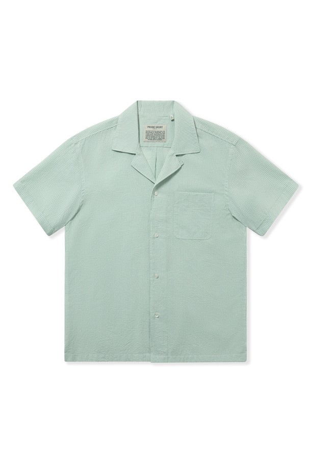 [컴포트] 쿠반 오픈카라 카프리 캠프 셔츠는 시원한 여름을 위한 남성용 셔츠입니다. 오픈카라 디자인과 릴랙스 핏으로 편안한 착용감을 선사하며, 민트 컬러의 스트라이프 패턴이 산뜻한 느낌을 더합니다. 쿠반 카라, 사이드 슬릿, 박스 플리츠, 행루프 등의 디테일이 돋보이는 데일리 및 캐주얼 셔츠입니다.
