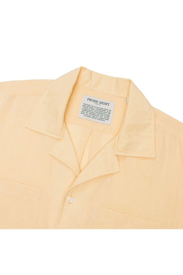 프로드 셔츠의 쿠반 오픈카라 린넨 셔츠는 베이직하고 캐주얼한 스타일을 선호하는 남성들을 위한 여름철 필수 아이템입니다. 부드러운 린넨 소재로 제작되어 얇고 시원하며, 레귤러핏과 릴랙스핏으로 편안한 착용감을 제공합니다. 라운드 커프스, 2개 플리츠, 앞면 투 플라켓 박스 플리츠, 행 루프, 사이드 슬릿 등의 섬세한 디테일이 돋보이며, 베이지 컬러의 무지 디자인으로 어떤 옷에도 쉽게 매치할 수 있습니다.
