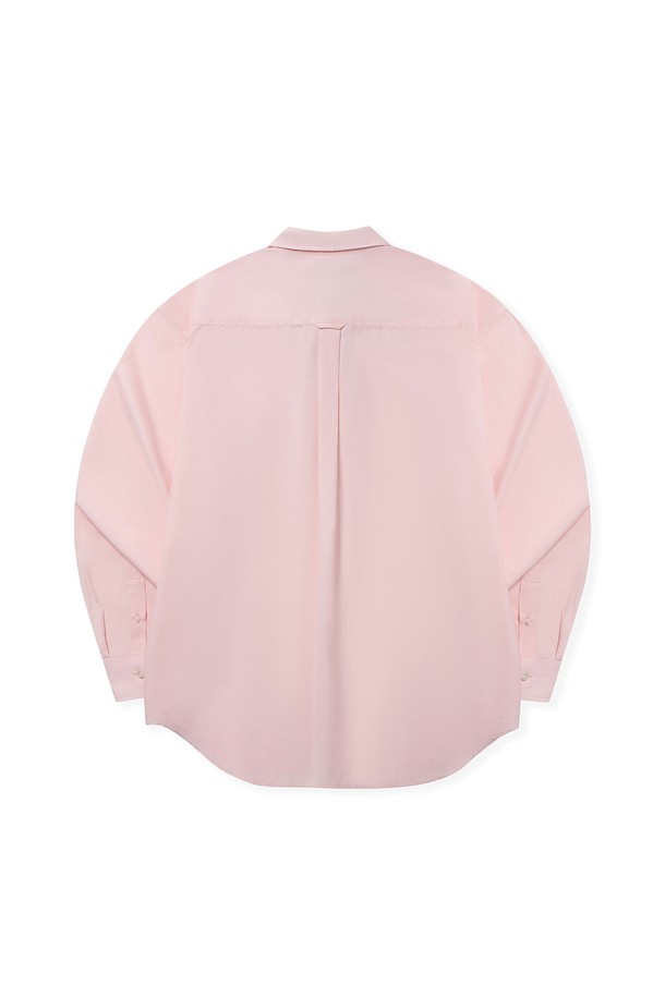 [릴렉스] P-960 포플린 셔츠 (핑크)는 부드러운 면 소재로 제작되어 봄, 여름, 가을에 착용하기 좋은 셔츠입니다. 릴랙스 핏으로 편안하며, 레귤러 칼라와 긴 소매, 무지 패턴으로 깔끔한 디자인을 자랑합니다. 비즈니스 캐주얼 및 출근룩에 적합하며, 캐주얼, 클래식, 미니멀 스타일을 연출할 수 있습니다. 라운드 커프스, 앞면 플라켓, 라운드 포켓, 박스 플리츠, 행 루프 등의 디테일이 돋보입니다. 얇은 두께감과 부드러운 촉감으로 편안하게 착용할 수 있습니다.

