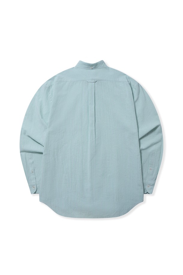 E-460 카프리 옥스포드 셔츠는 그린 스트라이프 패턴이 돋보이는 남성용 셔츠입니다. 얇은 두께의 옥스포드 소재로 제작되어 봄, 여름철 시원한 착용감을 선사하며, 비즈니스 및 캐주얼 스타일 모두에 잘 어울립니다. 버튼다운 칼라, 라운드 커프스, 릴렉스 핏으로 클래식하면서도 편안한 착용감을 제공하며, 구터만 원사, 라운드 포켓, 행 루프 등의 디테일이 돋보입니다.
